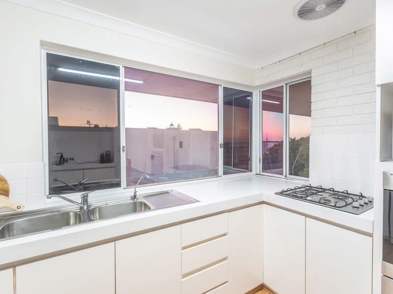 Stunning 4 bed 2 kitchen 9
