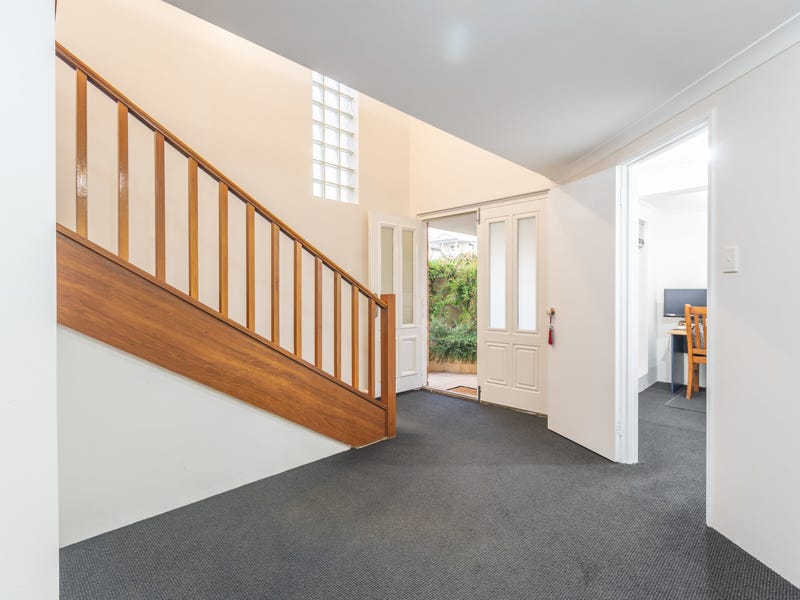 Stunning 4 bed 2 kitchen 18