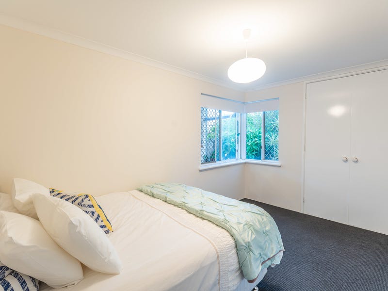 Stunning 4 bed 2 kitchen 22
