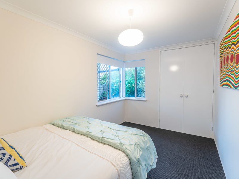 Stunning 4 bed 2 kitchen 23