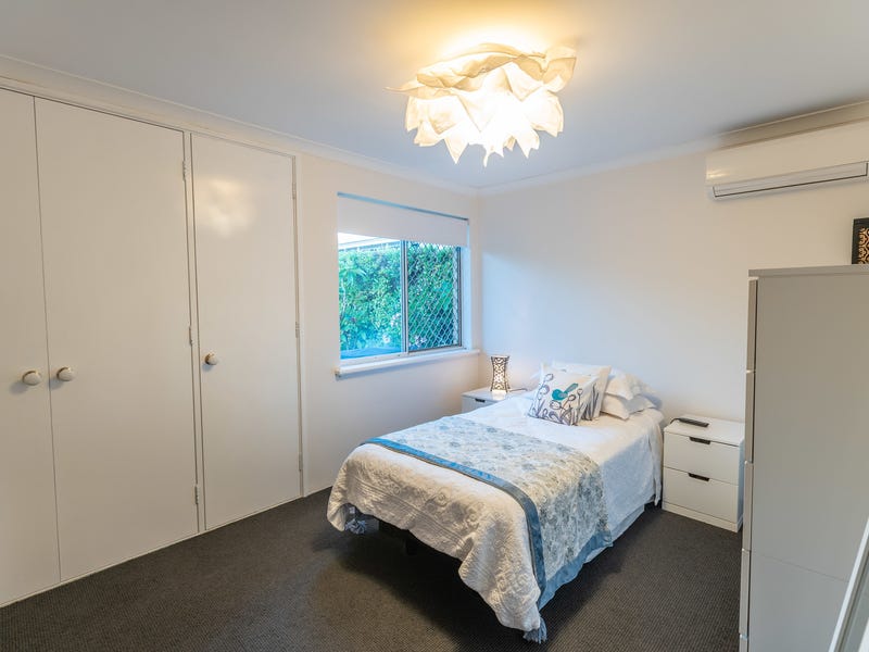 Stunning 4 bed 2 kitchen 24