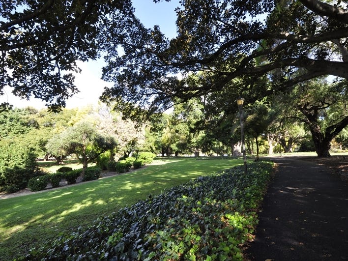 Mt LAWLEY 2 Bedroom Apartment 16
