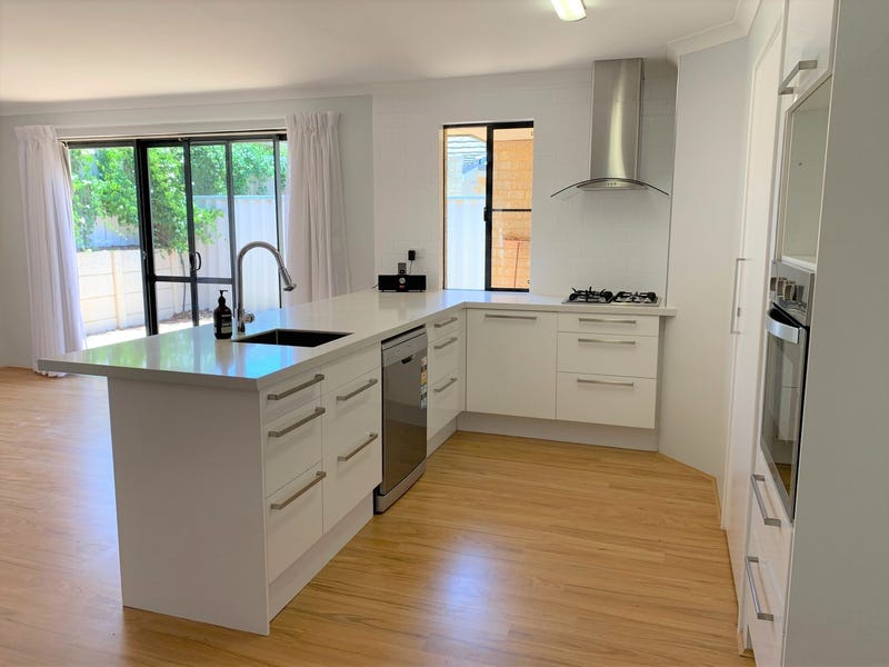 Recently renovated villa, superb location 2