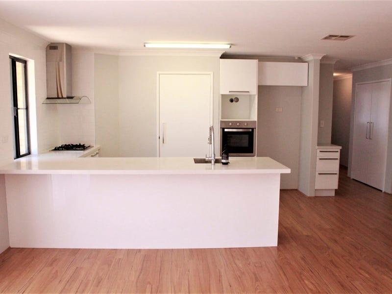 Recently renovated villa, superb location 3