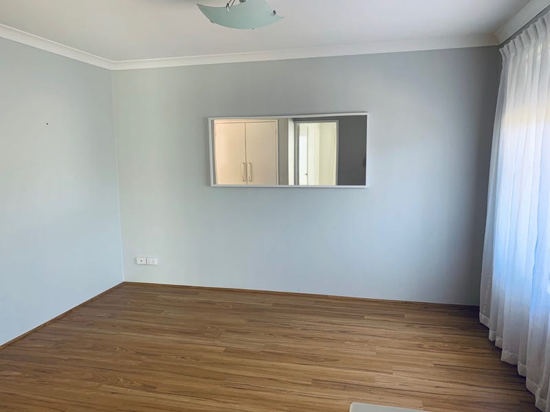 Recently renovated villa, superb location 6