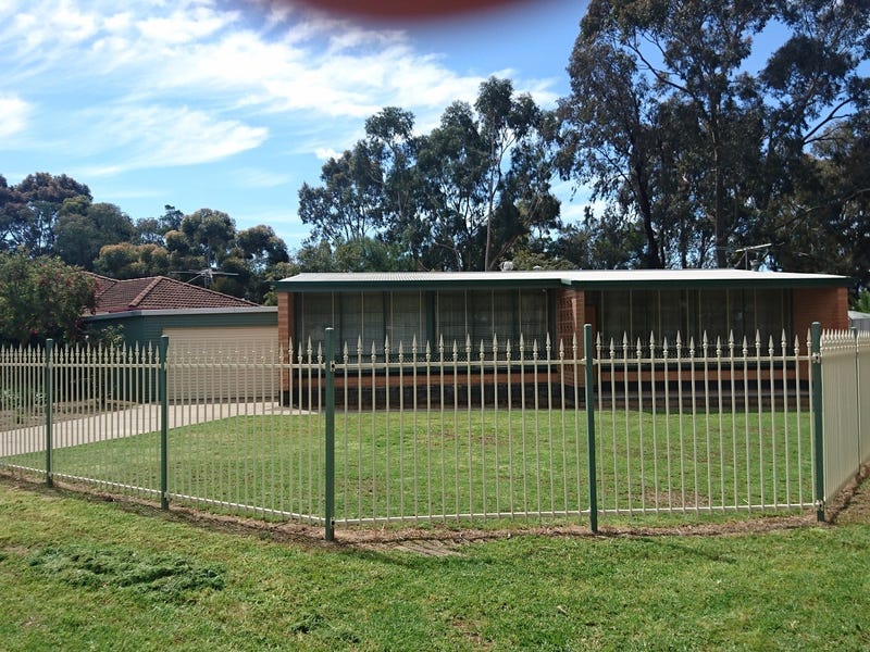 3 Bedroom Home in a quiet location close to public transport
