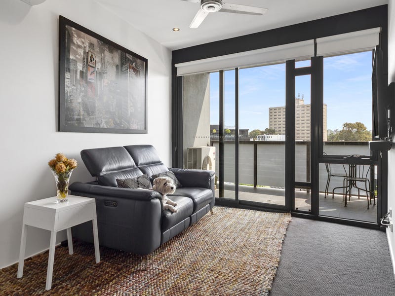 Spacious 2 bed / 2 4