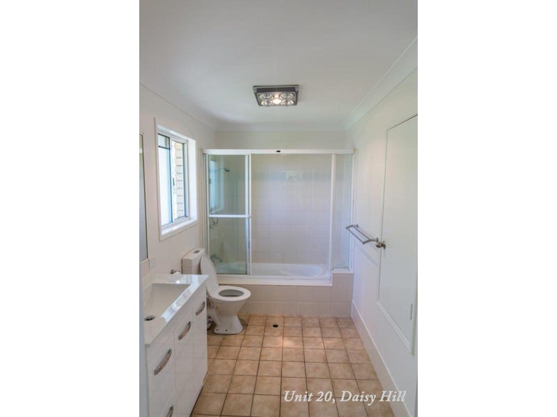 Spacious freshly updated townhouse with 8