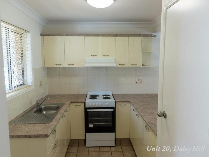 Spacious freshly updated townhouse with 9
