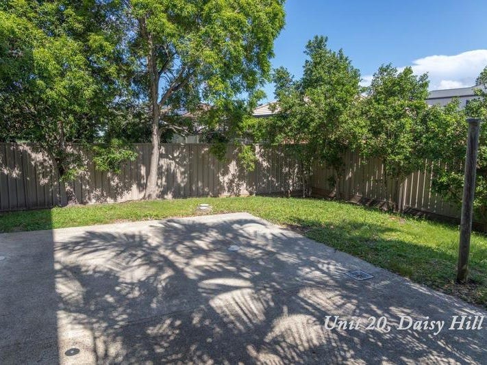 Spacious freshly updated townhouse with 10
