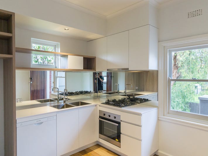 Modernised 1st Floor Apartment