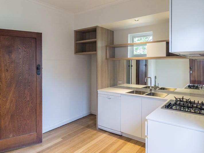Modernised 1st Floor Apartment 2
