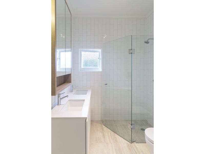 Modernised 1st Floor Apartment 4