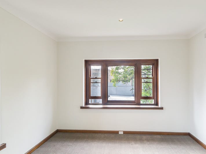 Modernised 1st Floor Apartment 6