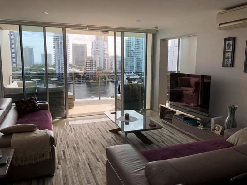 Stunning Spacious Apartment with City 3