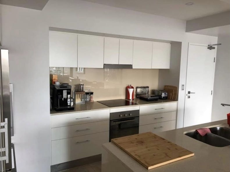 Stunning Spacious Apartment with City 9