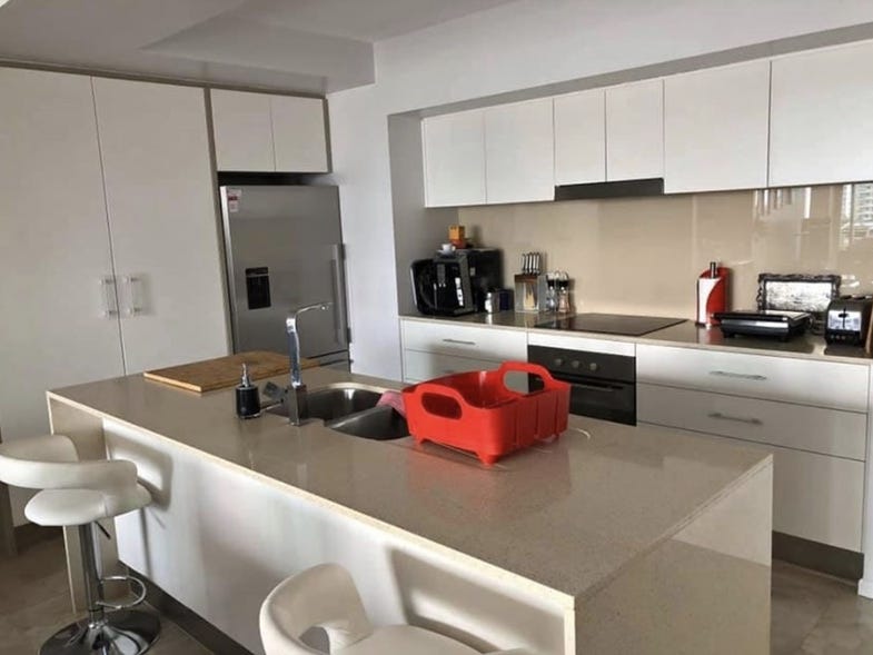 Stunning Spacious Apartment with City 10