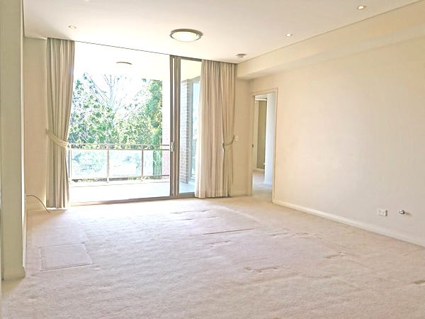 Location, Stylish, Spacious and Convenient plus Study!
