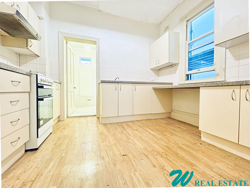 Exclusive, Private Entry & High-Ceiling 4