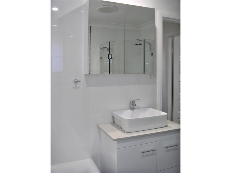 SPACIOUS FREE-STANDING VILLA UNIT 8
