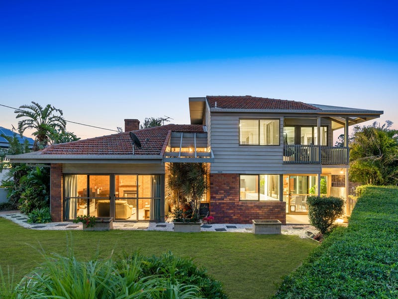 Wynnum Bay-side – Million Dollar Hill Top Views (UNDER CONTRACT)