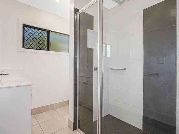 Near New – Spacious Luxury 12