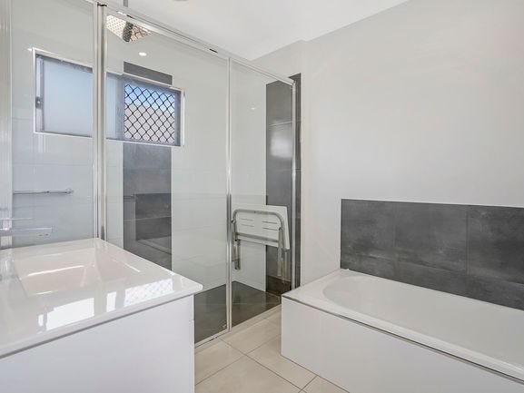 Near New – Spacious Luxury 13