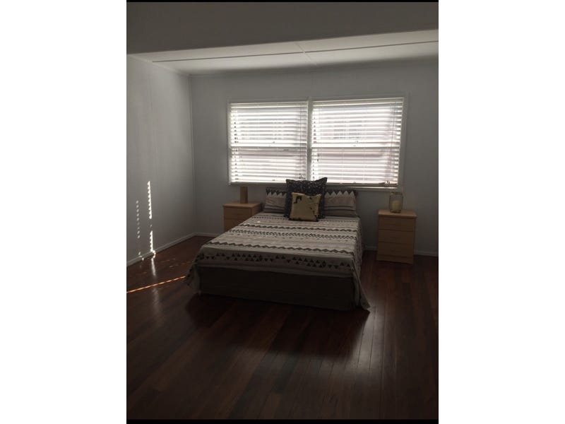 Woolloongabba Converted Queenslander Flat 5