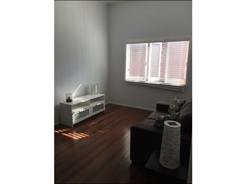 Woolloongabba Converted Queenslander Flat 6