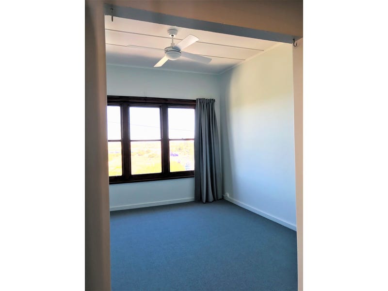 1 bedroom unit with great 2