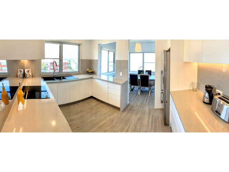 Spectacular Harbourside Living 6