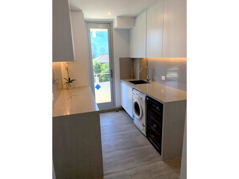 Spectacular Harbourside Living 8