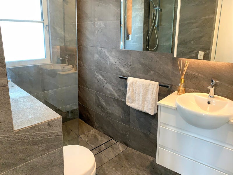 Spectacular Harbourside Living 11