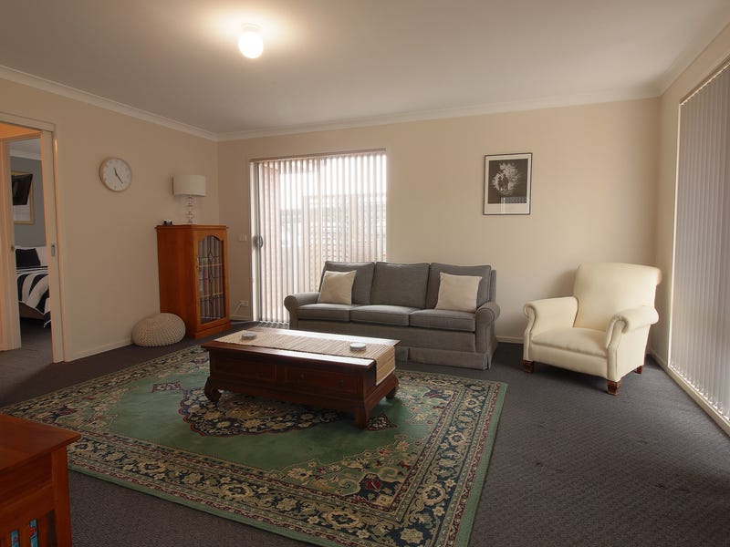 Modern immaculate 2 bedroom Villa 2