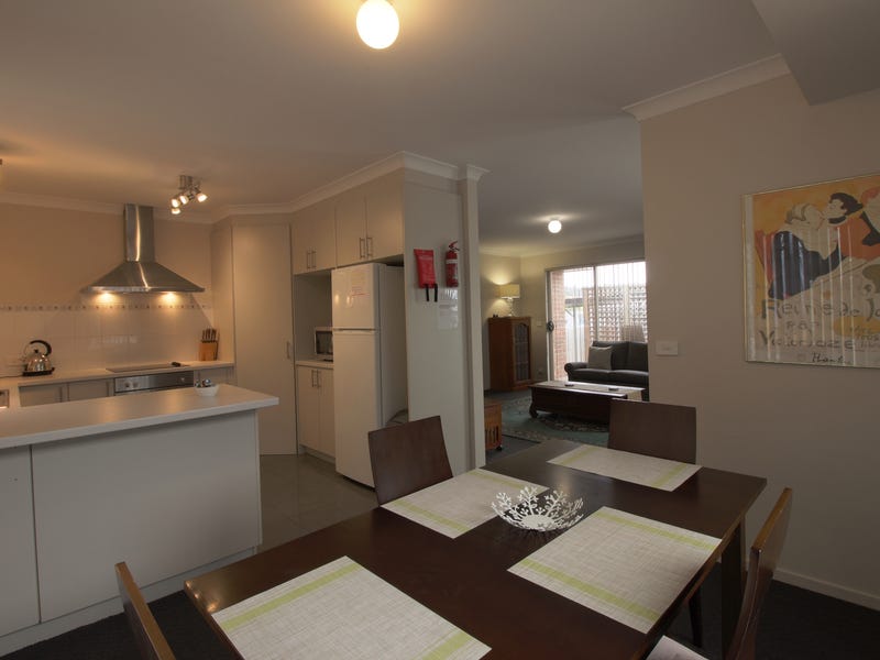 Modern immaculate 2 bedroom Villa 3