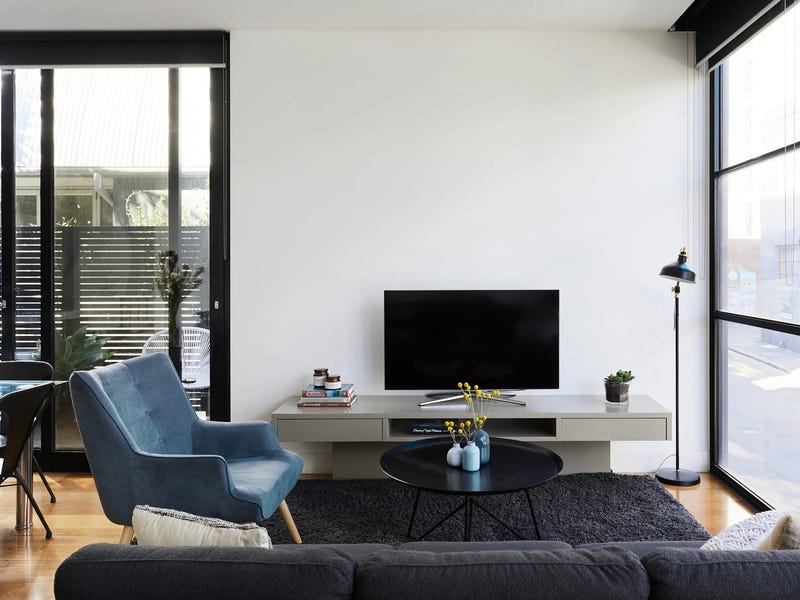 Furnished townhouse  – Avail 6, 12 months