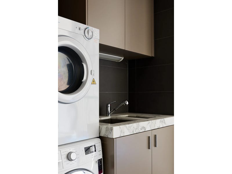 Furnished townhouse  – Avail 12