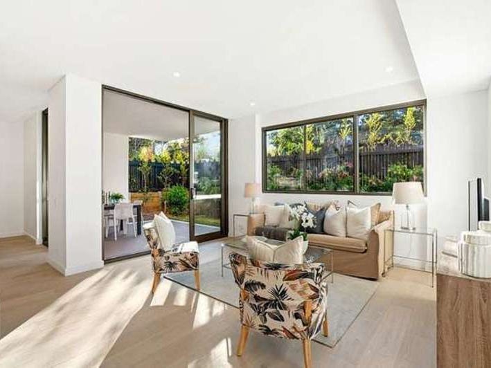Modern 3 bedrooms Apartment with North facing courtyard