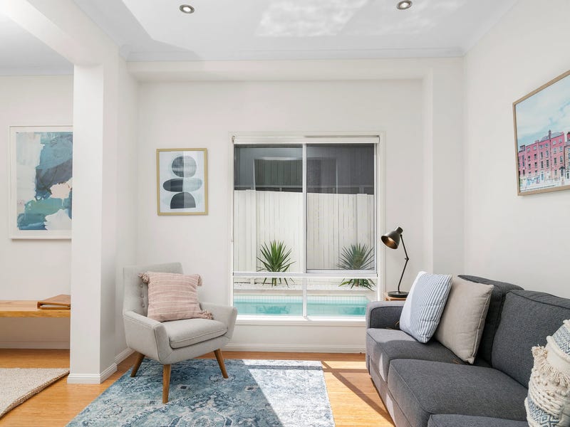 Modern and spacious 5-bedroom home 6