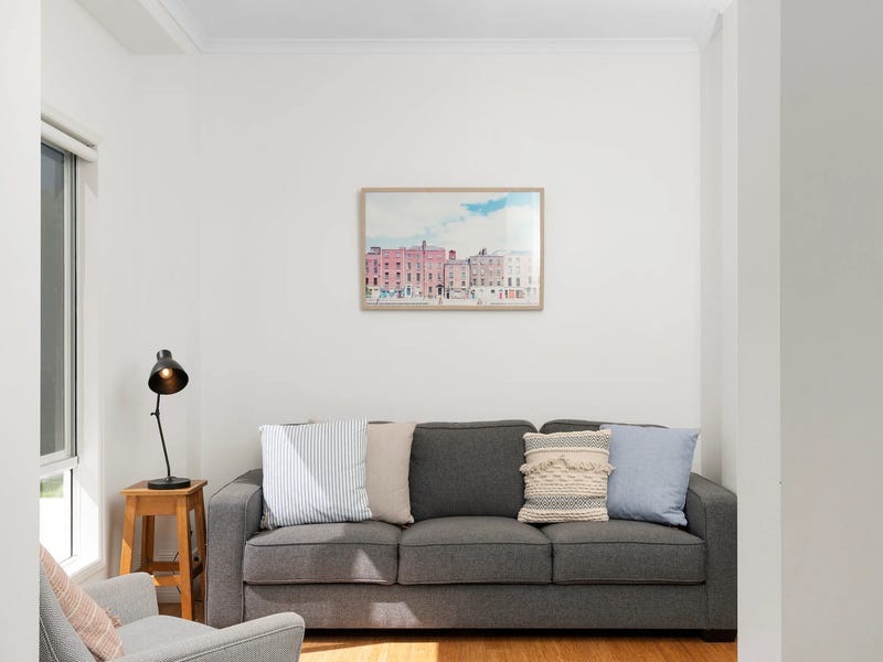 Modern and spacious 5-bedroom home 7