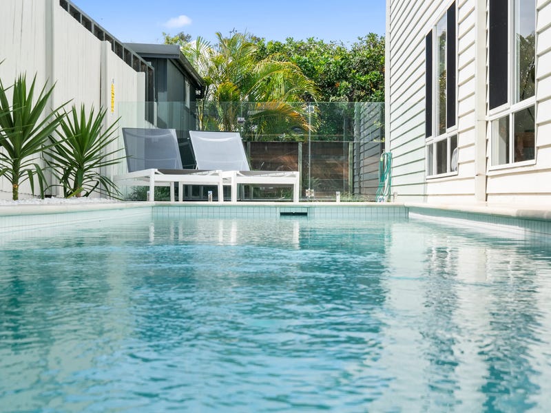 Modern and spacious 5-bedroom home 8