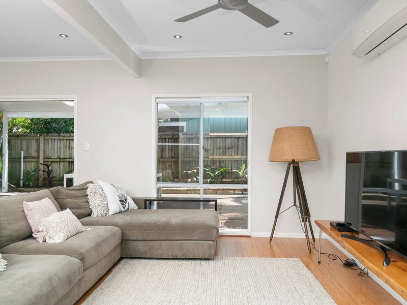 Modern and spacious 5-bedroom home 10