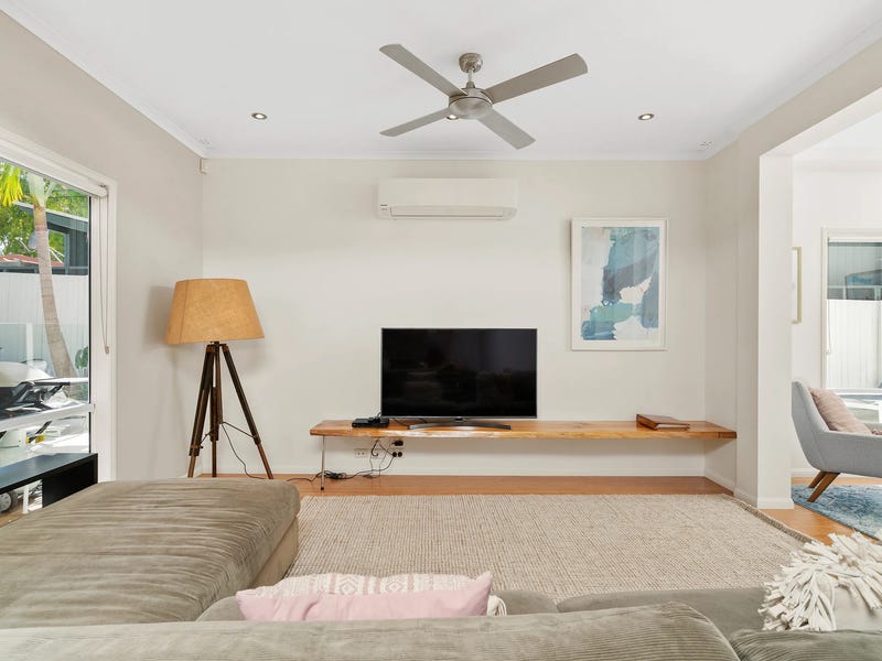 Modern and spacious 5-bedroom home 15