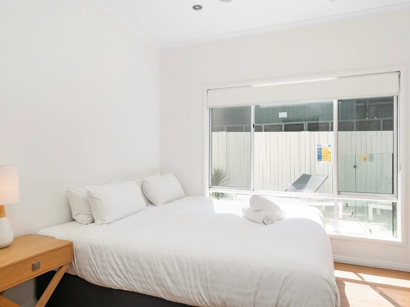 Modern and spacious 5-bedroom home 16