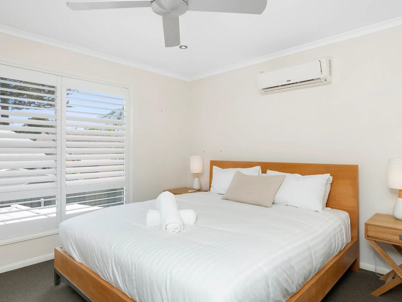 Modern and spacious 5-bedroom home 19