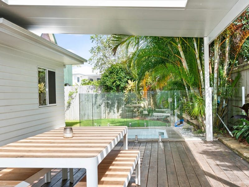 Modern and spacious 5-bedroom home 23