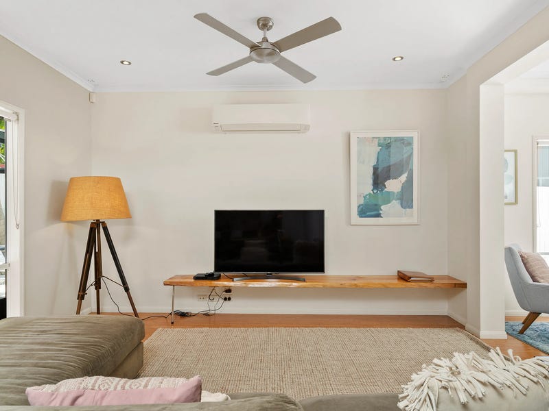 Modern and spacious 5-bedroom home 26