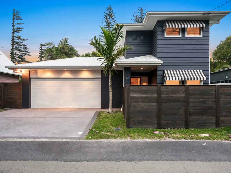 Modern and spacious 5-bedroom home 27