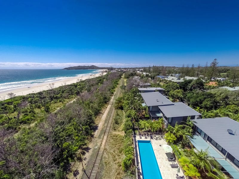 Apartment with ocean views, walking 2
