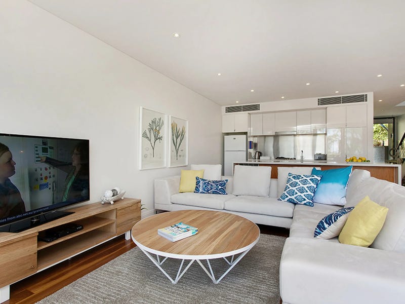 Apartment with ocean views, walking 4
